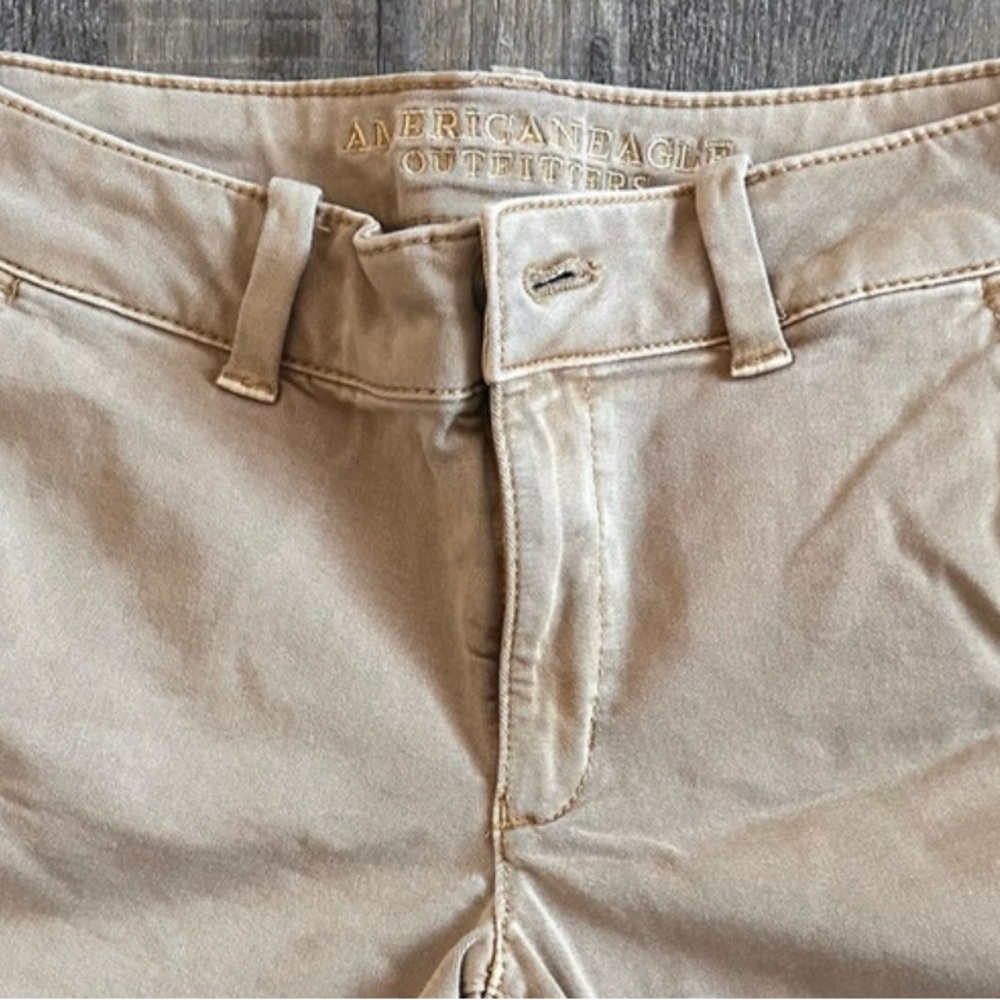 American Eagle Outfitters Tan Chinos